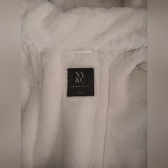 UNUSED New York & Company Fleece Inside Detachable Hood & Fur Winter Coat - Picture 11 of 14